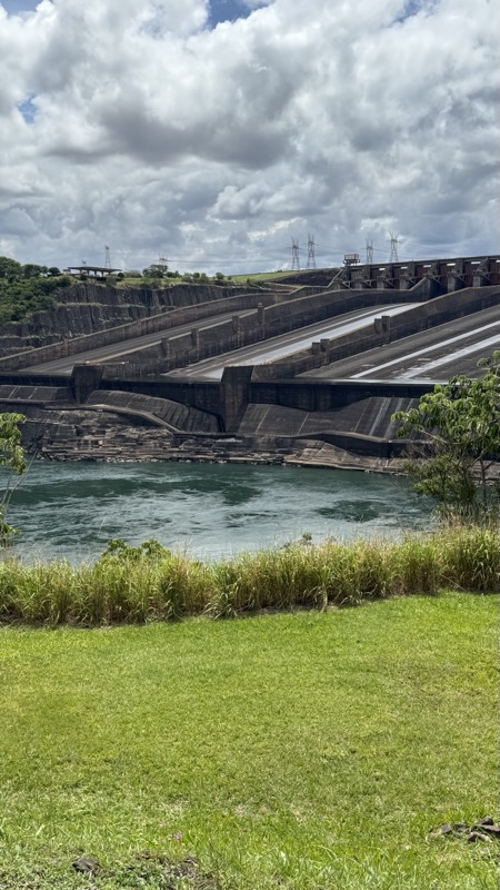Usina Itaipu Binacional - maior usina hidreletrica do mundo em Foz do Iguacu